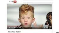"Moschino Barbie es tan feroz", se le oye decir al pequeño en el anuncio.