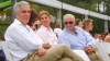 Jeffrey Epstein (izquierda), Abigail Wexner (centro) y Leslie Wexner (derecha).