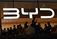Fabricante chino de autos BYD supera en ventas a Tesla por primera vez
