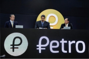 En la imagen el presidente Nicolas Maduro (C) habla en el acto de lanzamiento de la criptodivisa venezolana &quot;Petro&quot;, en Caracas, el 20 de febrero de 2018.