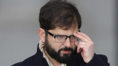 Altas fuentes diplomáticas y de la comunidad israelita en Chile revelaron a Ex-Ante que el presidente Boric se rehusó esta mañana a recibir en La Moneda al embajador de Israel, Gil Artzyeli, donde había sido citado para entregar sus cartas credenciales al Presidente. De acuerdo a fuentes diplomáticas, la explicación habría estado relacionada con acciones del Ejército israelí en Gaza.