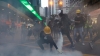 Manifestantes antigubernamentales durante un enfrentamiento con la Policía en el barrio de Wan Chai el 11 de agosto del 2019.