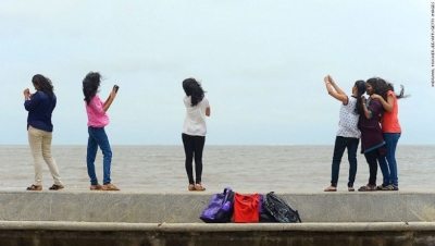 Las zonas de alto riesgo para tomarse selfies en Mumbai están a la orilla del mar.