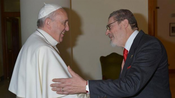 Imagen de archivo del Papa Francisco y Fabrizio Soccorsi, fallecido por Covid 