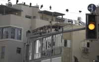 Un dron explosivo Samad-3 procedente de Yemen impacta en un apartamento de Tel Aviv, matando a un hombre y hiriendo a otros