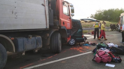 Un chófer de bus transmite su propia muerte al chocar con un camión