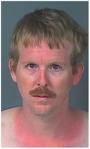 Encuentran a un hombre 'viviendo' casi dos meses en el armario de una menor para tener relaciones sexuales con ella