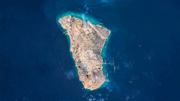 EE.UU. e Israel atacan la isla de Jarg, 'joya petrolera iraní'