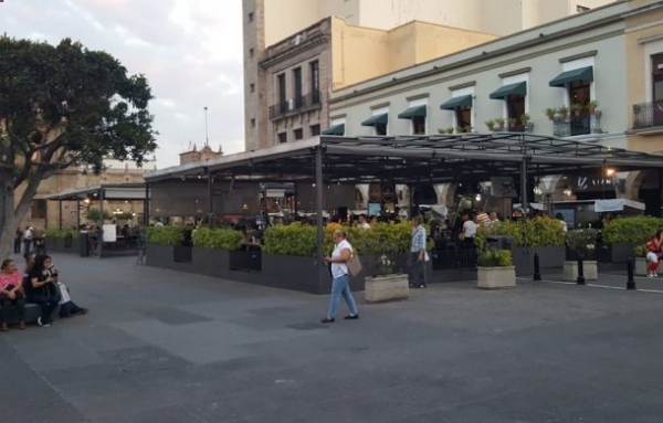 Amplían concesión de restaurante en Plaza Guadalajara pese a polémica por cobros