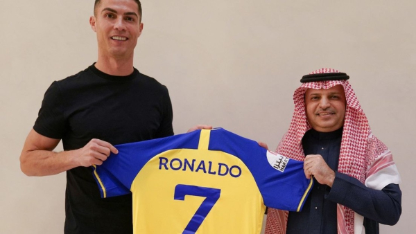Cristiano Ronaldo y el presidente del Al-Nassr, Masli Al-Muamr