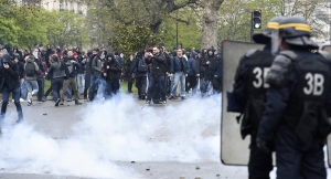 Unas 120.000 personas protestan contra reforma laboral en Francia