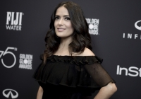Salma Hayek enlistó en el NYT las muchas veces que le dijo a Harvey Weinstein que no, incluyendo a masajes, duchas y relaciones sexuales.