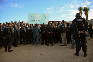 Protesta de transportistas y campesinos del ejido San Juan de Cedros, municipio de Mazapil, Zacatecas, en el acceso principal de la mina a cielo abierto Peñasquito, en abril de 2019.