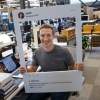 Mark Zuckerberg sube una foto a Facebook en la que se ve su webcam tapada con cinta