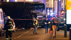 El camión que ha atropellado a varias personas en un mercado navideño en Berlín.