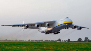 El avión de transporte Antonov An-225 Mriya