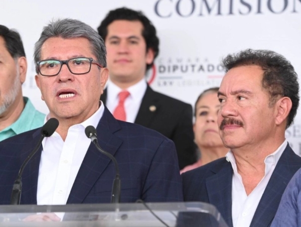 Ricardo Monreal e Ignacio Mier, coordinadores de Morena en el Senado y en la Cámara de Diputados, respectivamente, durante una conferencia de prensa, en la Ciudad de México, el 6 de junio de 2024.