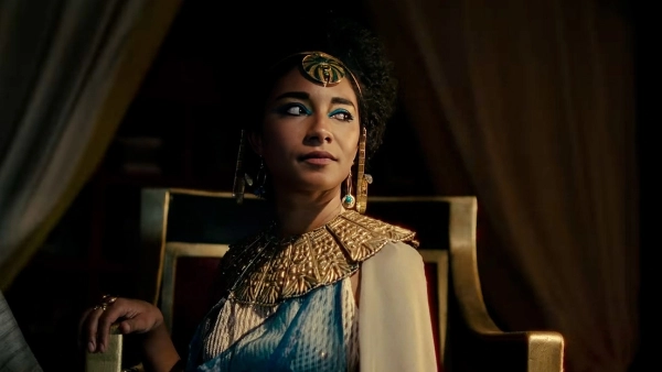 Netflix lanza un documental de Cleopatra con una actriz negra y desata la polémica