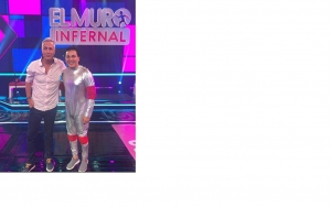 Cristian Castro desata burlas por este particular atuendo