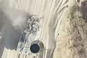 Las fuerzas de Hamás mostraron un ataque contra un tanque Merkava y vehículos blindados de las FDI.