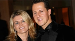 Schumacher junto a su esposa, Corina