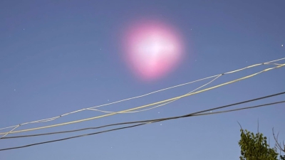 Impresionante destello en el cielo durante un ataque hutí contra Israel