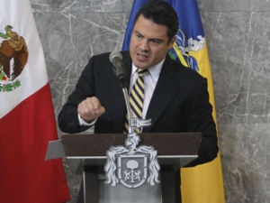 Al respecto de la Policía Estatal, el gobernador afirmó que faltan de separar 800 elementos que no pasaron los exámenes.