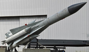 Características del misil sirio SA-5 que apuntó a la instalación nuclear de Dimona en Israel