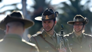 Soldados australianos en uniforme de gala durante el Día del Anzac, que conmemora la batalla de Gallipoli, el 25 de abril de 2016
