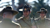 Soldados australianos en uniforme de gala durante el Día del Anzac, que conmemora la batalla de Gallipoli, el 25 de abril de 2016