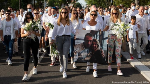 La familia del conductor organizó el miércoles una marcha silenciosa en su honor, saliendo de la parada de autobús donde tuvo lugar el asalto.