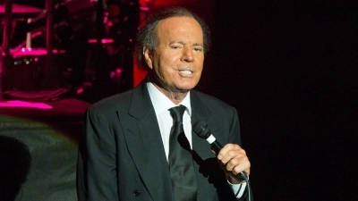 Extrabajadoras de Julio Iglesias le acusan de agresiones sexuales y acoso laboral